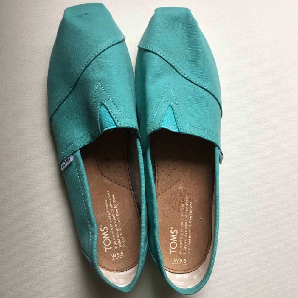 Toms shoes size 9.5